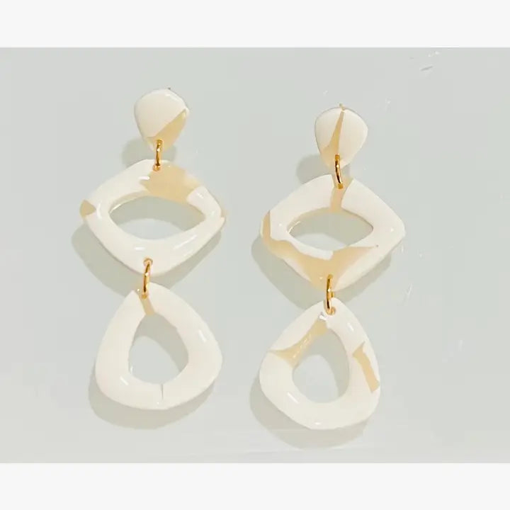 Perla White Earrings